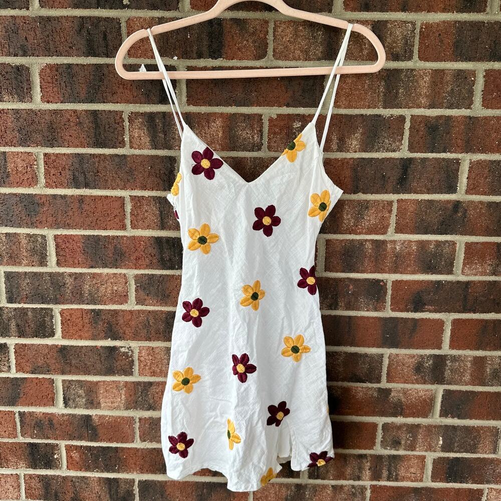 Sz 6 Showpo White Floral Embroidered Mini Dress Boho Festival Coastal Surfcore